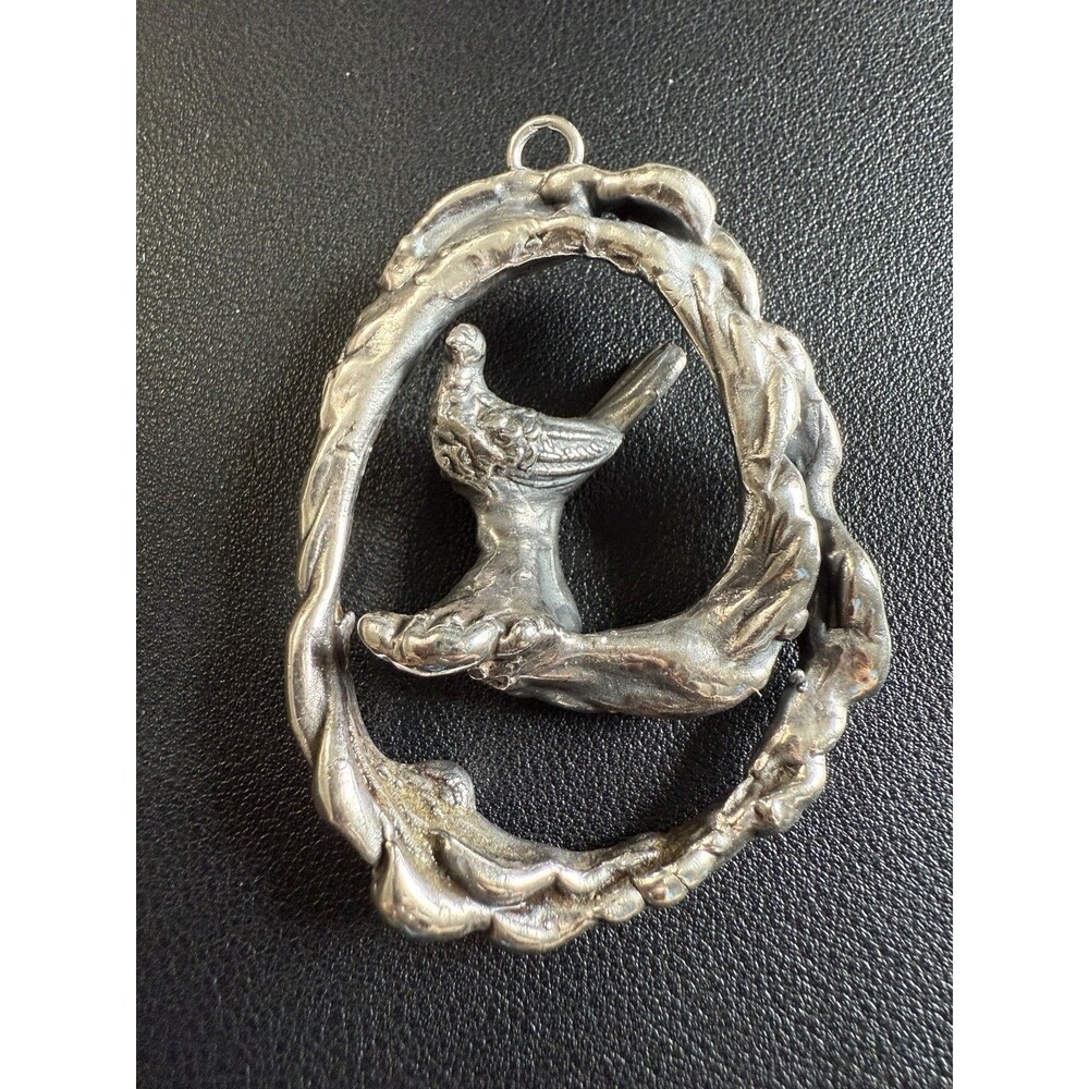 Large 3D Artisan Pendant 1970s–1990s Animal Bird Motifs Nature-themed Large 3 in